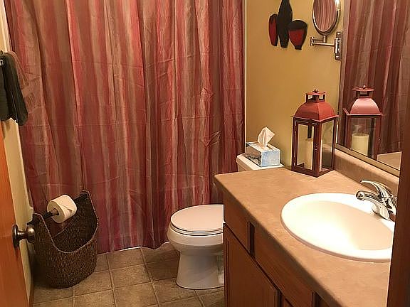 Bathroom. Nice tub/shower