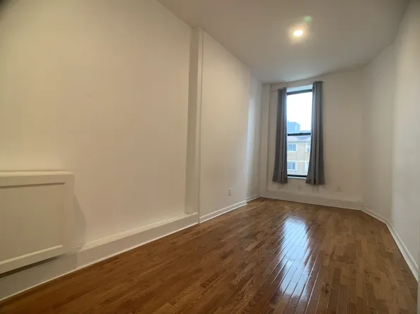 293 Tompkins Avenue image 13 of 28