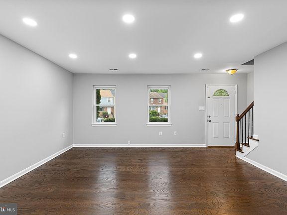 3rd image of 1239 Thomas Jefferson Pl