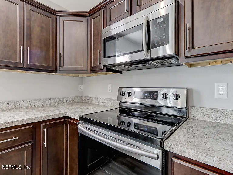 11278 Margarets Landing Pl — Photo 15
