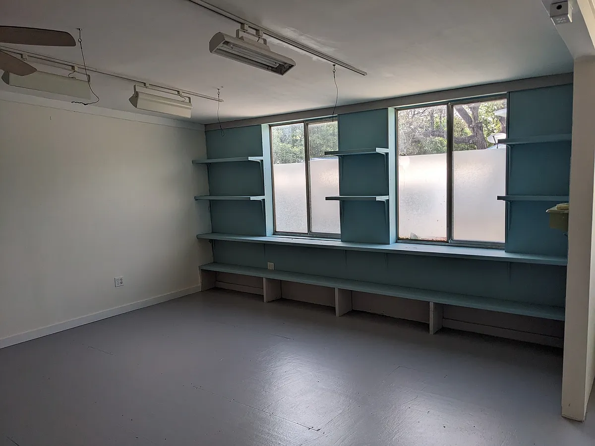 Building Photo - 213 N Nugent Ave #C