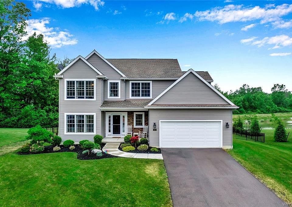 1st image of 6 Airmont Dr