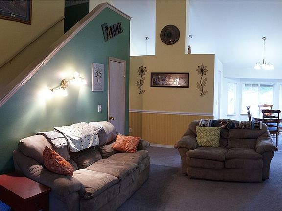 3rd image of 32114 87th Ave E
