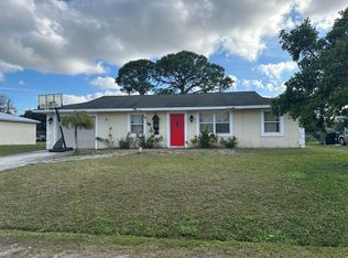 1672 SE Grapeland Ave, Port Saint Lucie, FL 34952