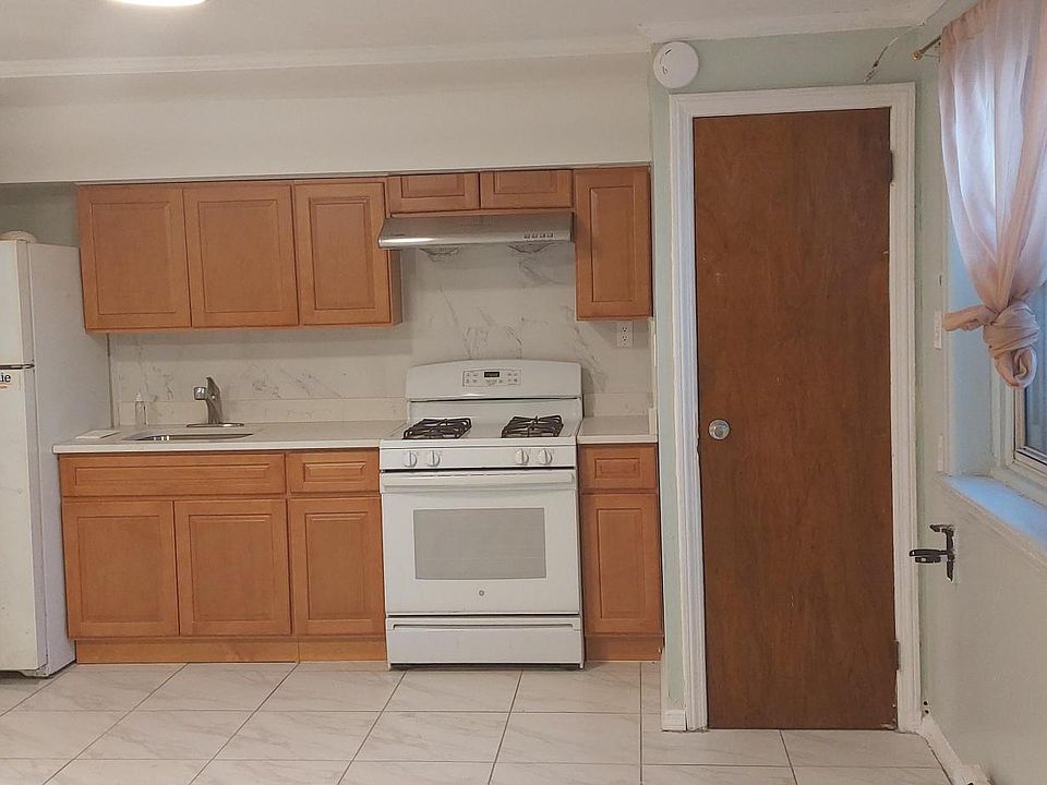 2nd image of 2182 Ryder St Floor 1