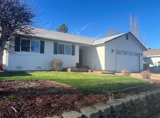 969 SW Filbert St, McMinnville, OR 97128