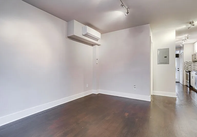 82 Q St SW #1 — Photo 4