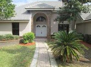 2415 Huntington Blvd, Safety Harbor, FL 34695