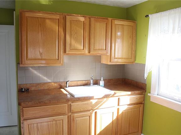 4th image of 150 E 194th St