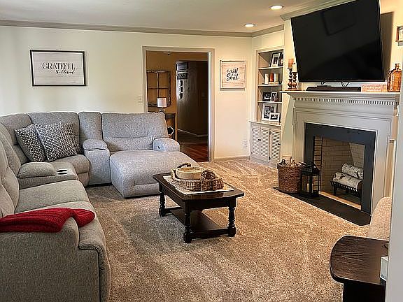 2nd image of 915 N Warpole St
