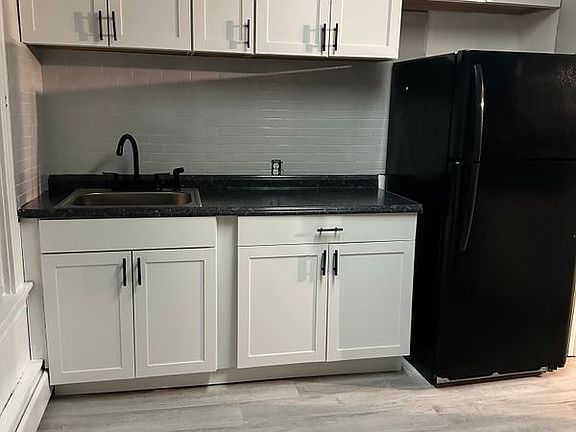 2nd image of 117 Robinson Ave