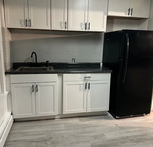 117 Robinson Ave — Photo 2