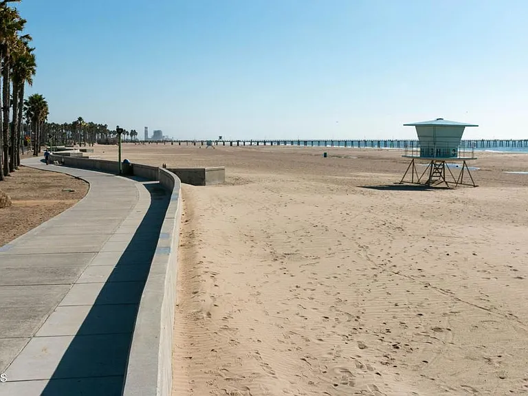 225 S Ventura Rd #101 — Photo 22