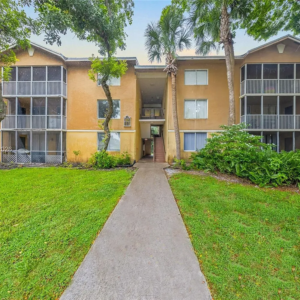 2 bed, 1057 sqft, $1,840 — Photo 2
