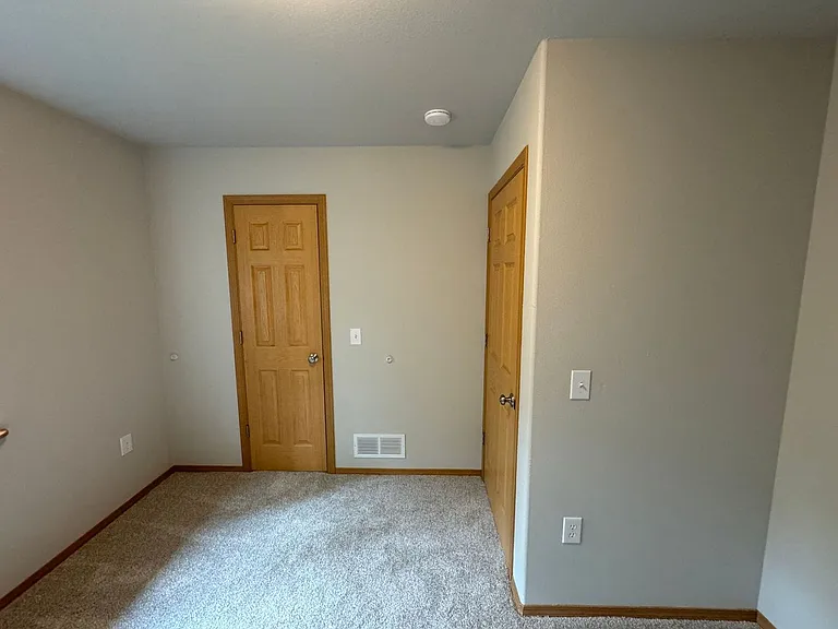 2875 S Donovan Dr — Photo 12