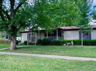 221 S Elm St, Iola, KS 66749