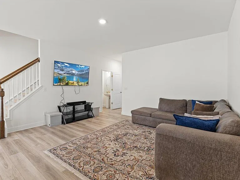 702 Ridge Cliff Ln — Photo 12