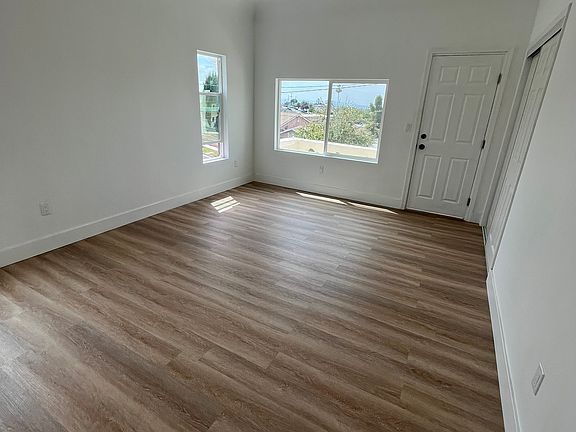 5th image of 1044 N Townsend Ave #1/2