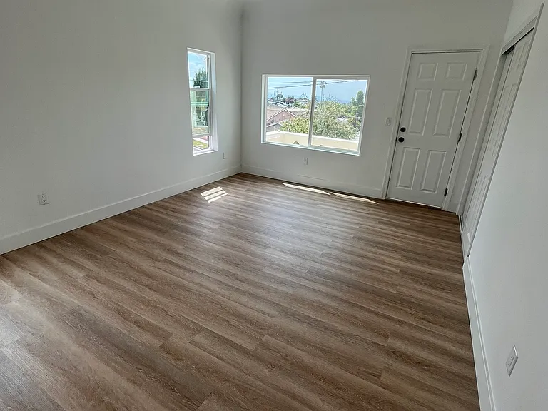 1044 N Townsend Ave #1/2 — Photo 5