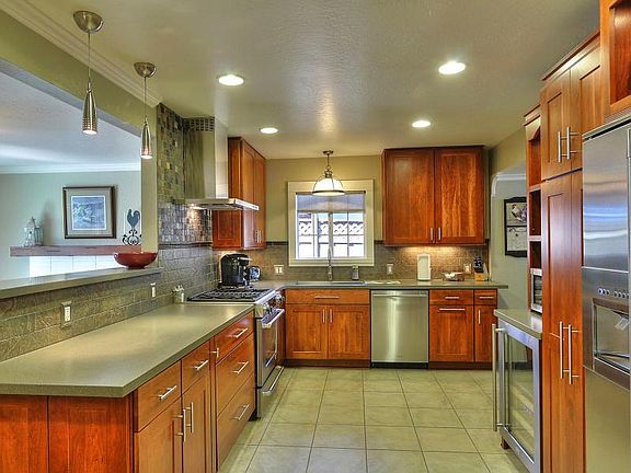 3rd image of 640 Pima Dr