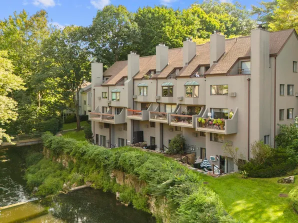 12 Glenville St #108, Greenwich, CT 06831