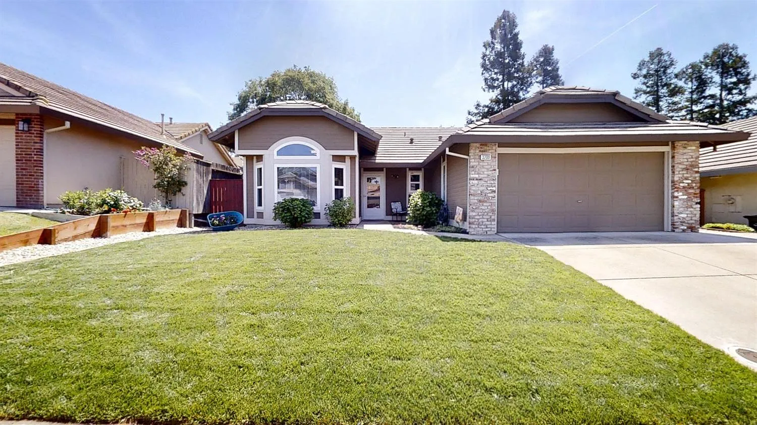 3200 Pepperridge Dr photo 1