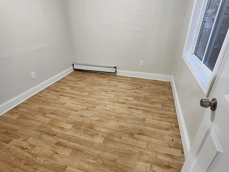 1704 Heck Ave — Photo 2