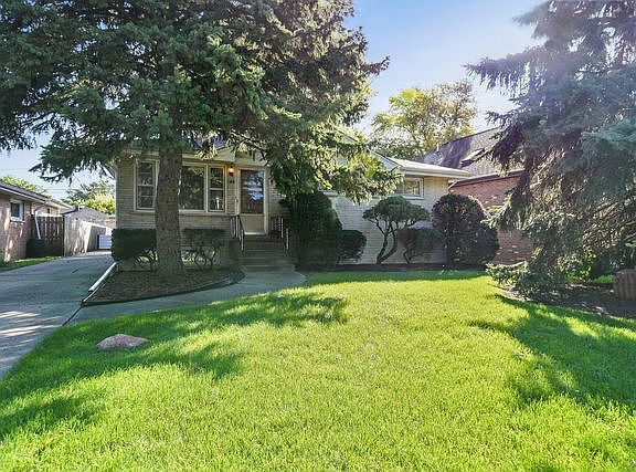 3rd image of 9723 Oak Park Ave