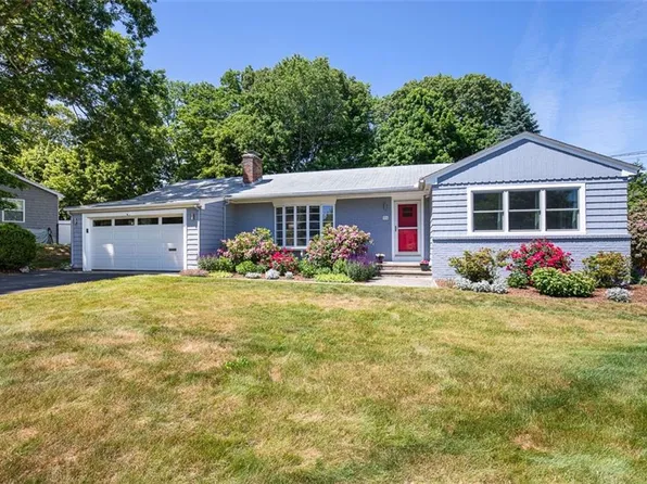 71 Primrose Hill Rd, Barrington, RI 02806