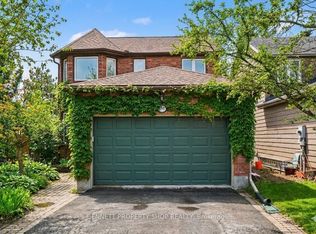 1 Inwood Dr, Ottawa, ON K2M 2A4
