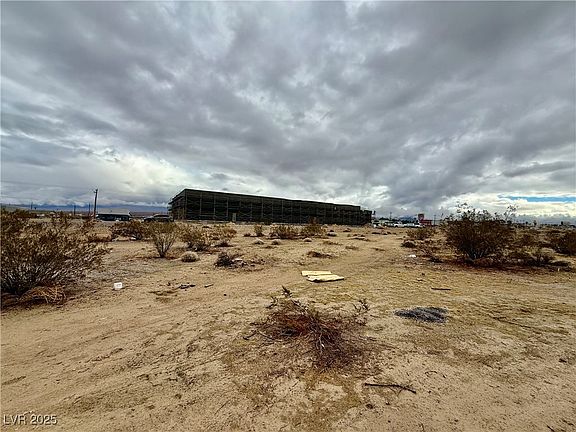 4th image of 590 S Raindance Dr