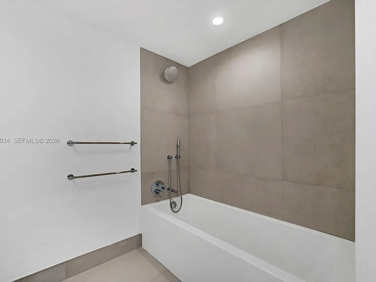 9221 E Bay Harbor Dr #412 — Photo 16