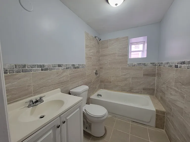 961 Grove St #2E — Photo 6