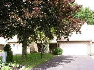 30 Commonwealth Dr, Glenmont, NY 12077