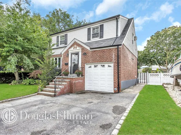 86 Trafalgar Sq, Lynbrook, NY 11563