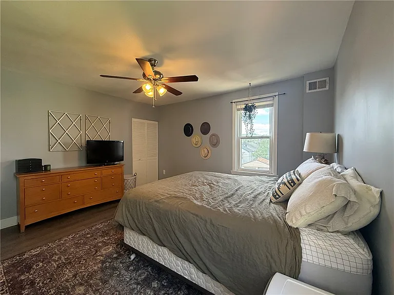 907 Spring Way — Photo 37