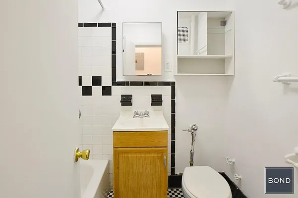 Rented by Bond New York | media 13