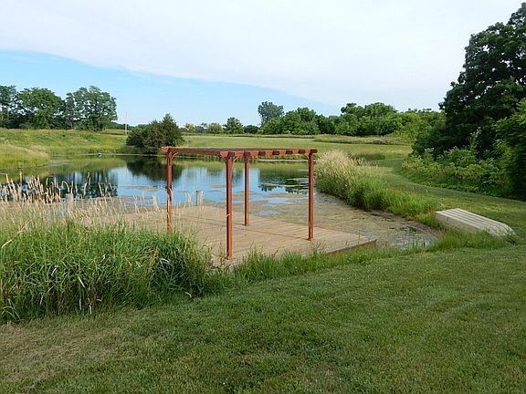4th image of 425 E County Road 870