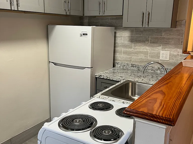 4725-4727 Chester Ave #B8 — Photo 7