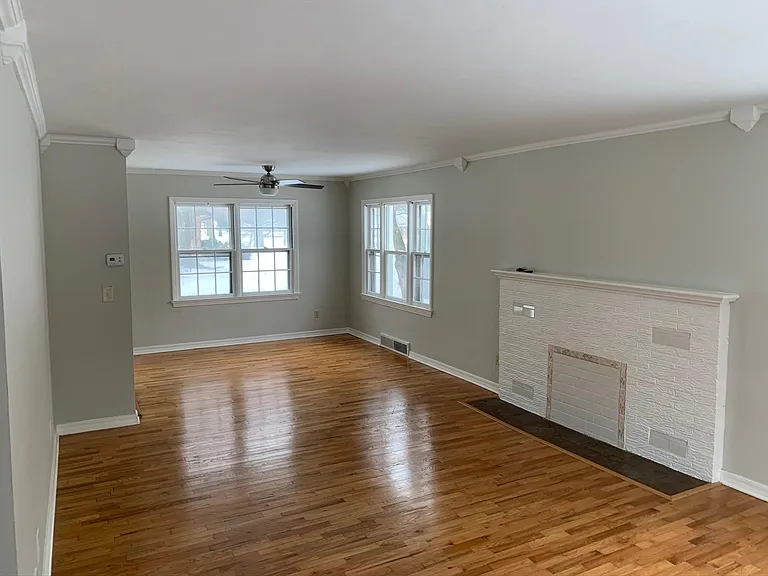 310 W Delaware Ave — Photo 2