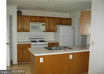4 bed, 3.5 bath, 2172 sqft, $3,300 — Photo 4