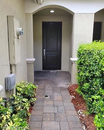 3rd image of 305 NE 47th Pl #305