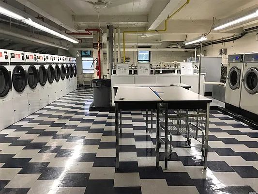 Sold by Winzone Realty Inc | media 6