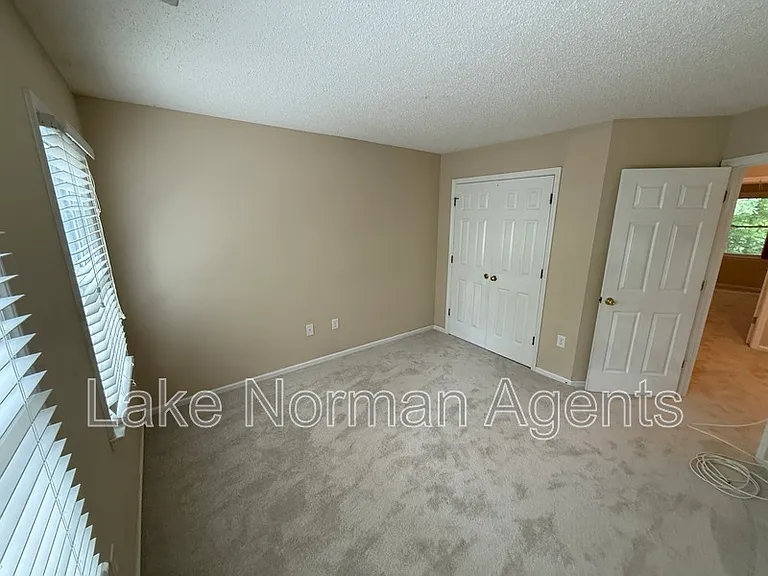 9423 Fairmead Dr — Photo 17