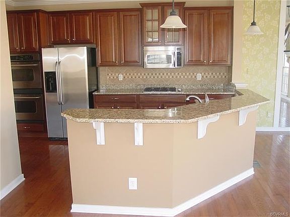 4th image of 2915 Murano Way