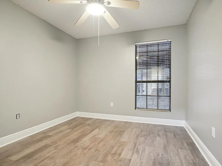 17764 Nine Oaks Ave — Photo 9