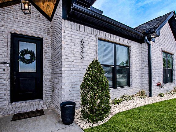 3rd image of 6043 Coral Ridge Dr