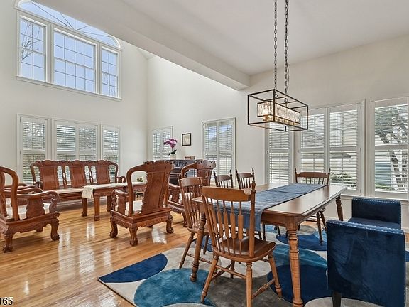 3rd image of 10 Hamilton Rd