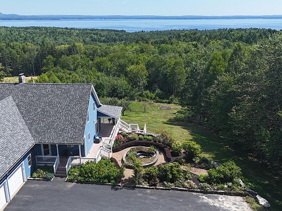 3rd image of 19 Eagle Crest Road