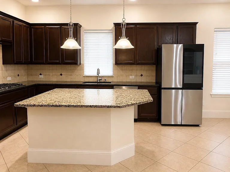 515 Newington Ln — Photo 8